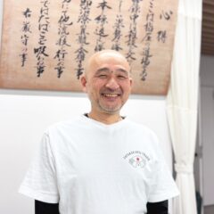 「日本指圧専門学校 卒業生紹介」に取締役会長 熊坂雅之のインタビュー記事掲載